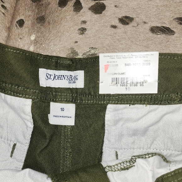 St. John's Bay Green High Waist Shorts - Picture 3 of 4